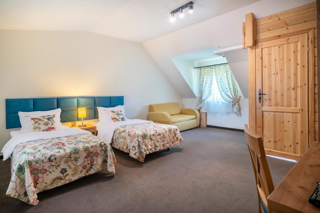Labedz Hotel Karczma Iława Exteriör bild
