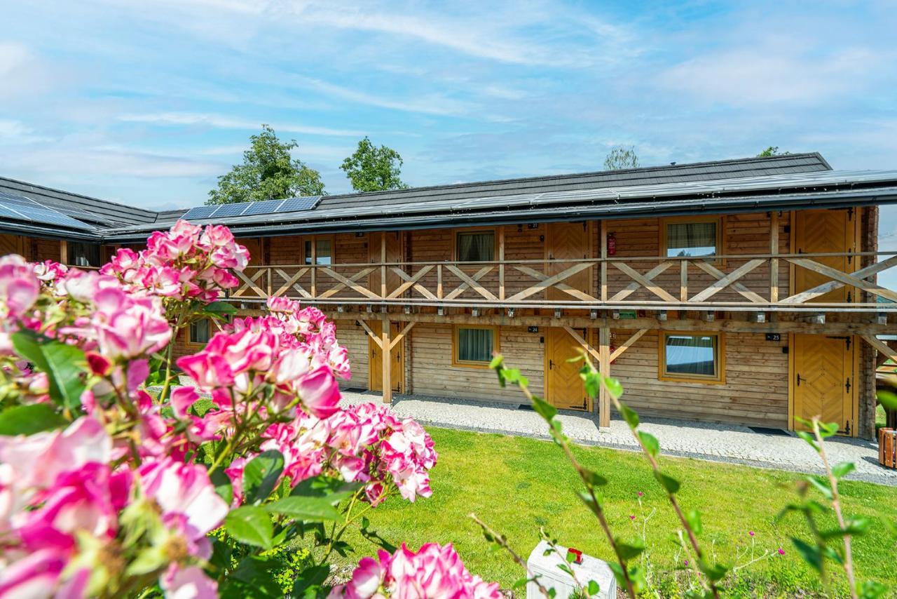 Labedz Hotel Karczma Iława Exteriör bild