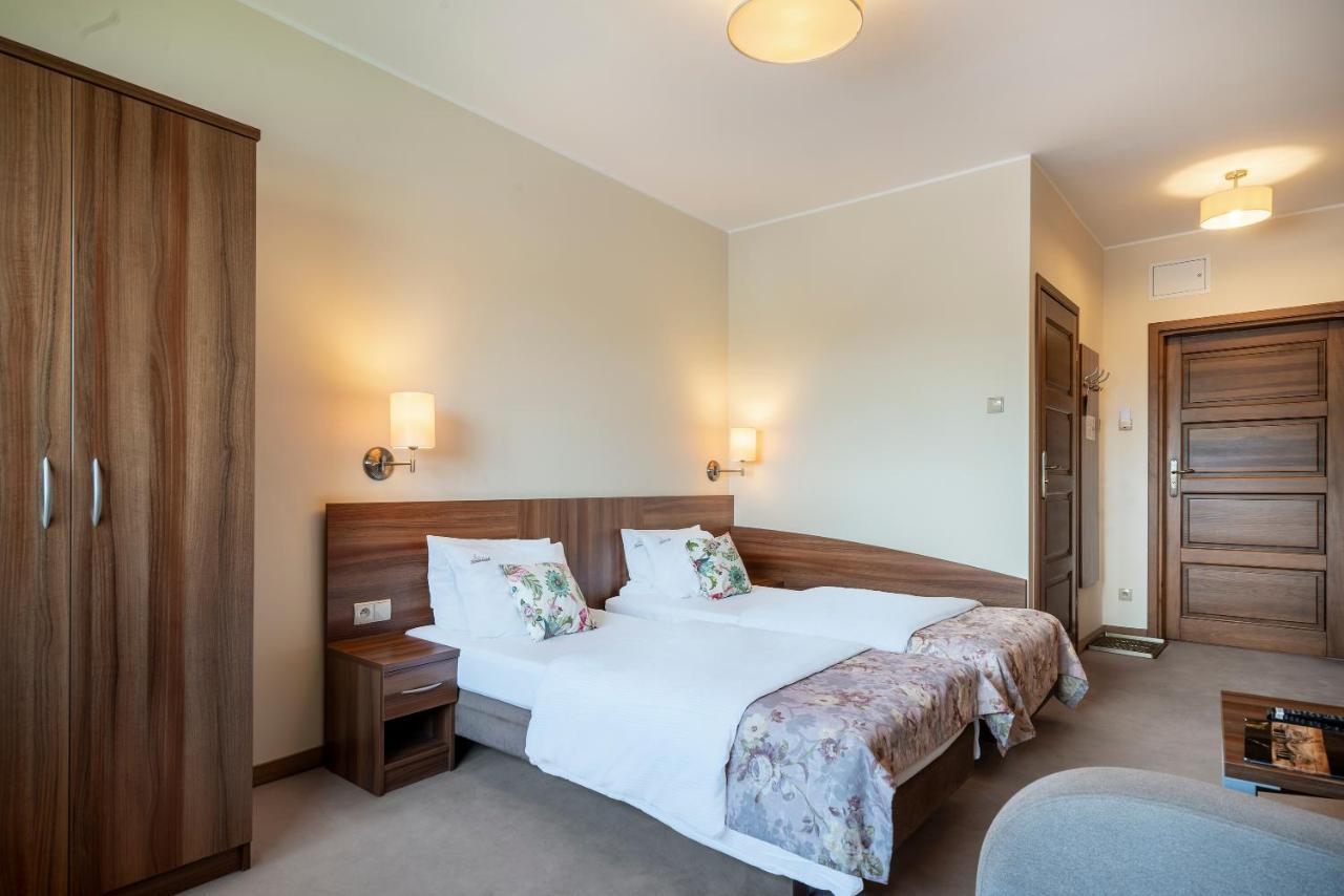 Labedz Hotel Karczma Iława Exteriör bild