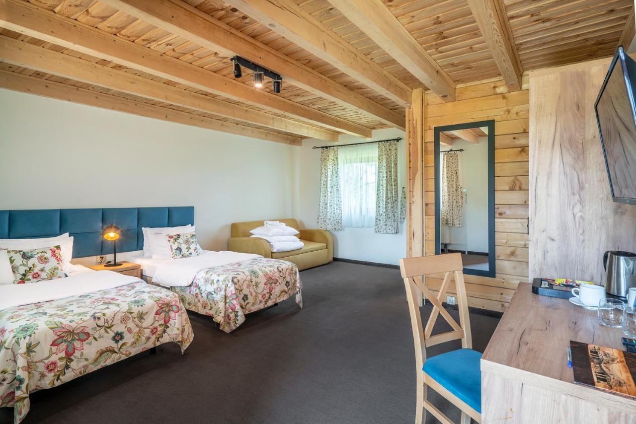 Labedz Hotel Karczma Iława Exteriör bild