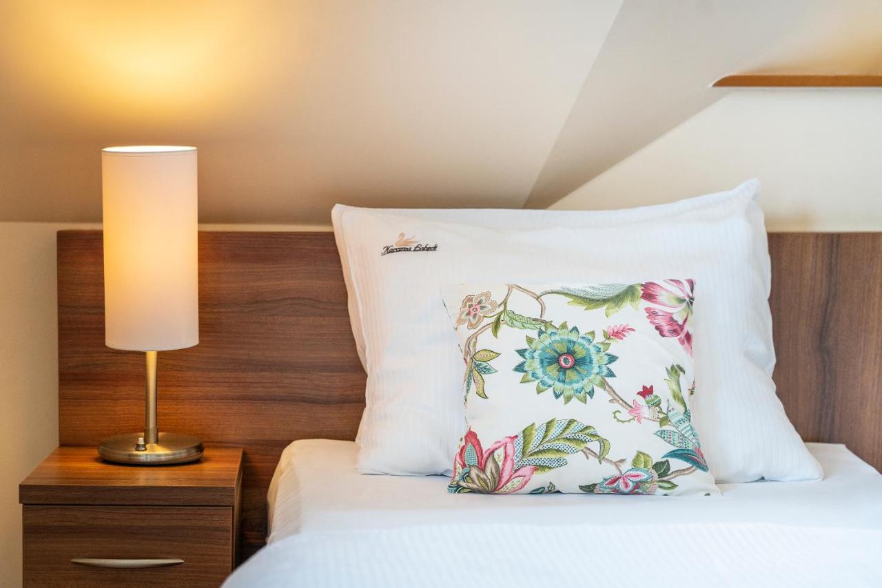 Labedz Hotel Karczma Iława Exteriör bild