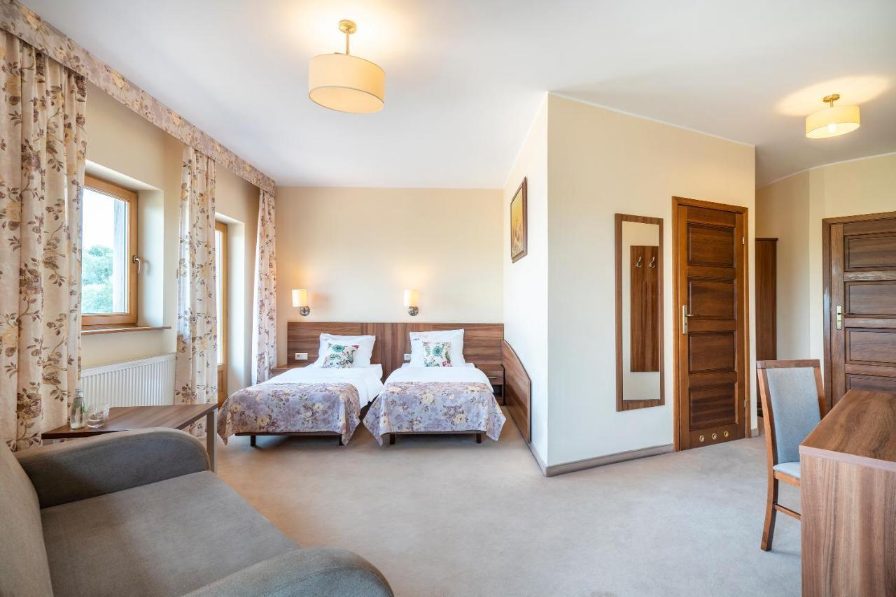 Labedz Hotel Karczma Iława Exteriör bild