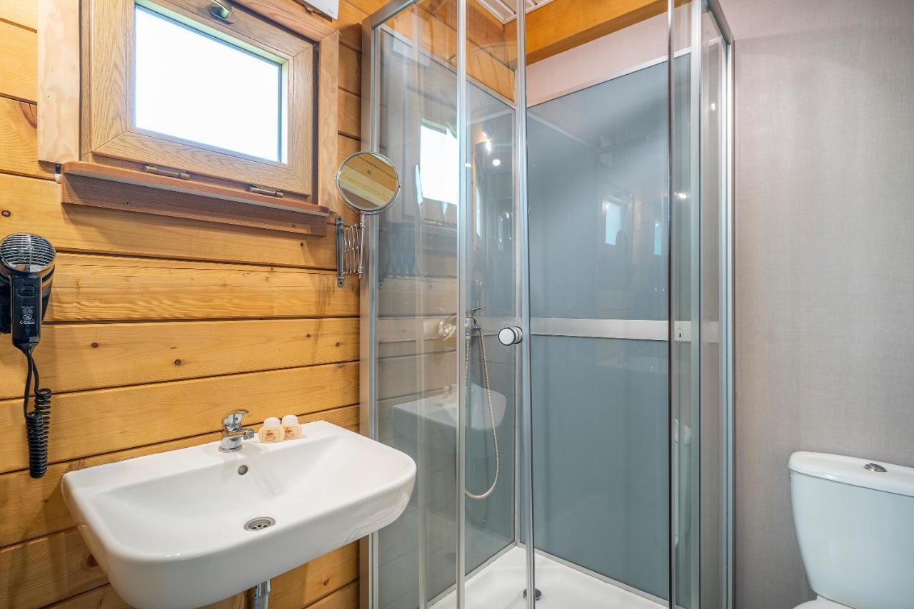 Labedz Hotel Karczma Iława Exteriör bild